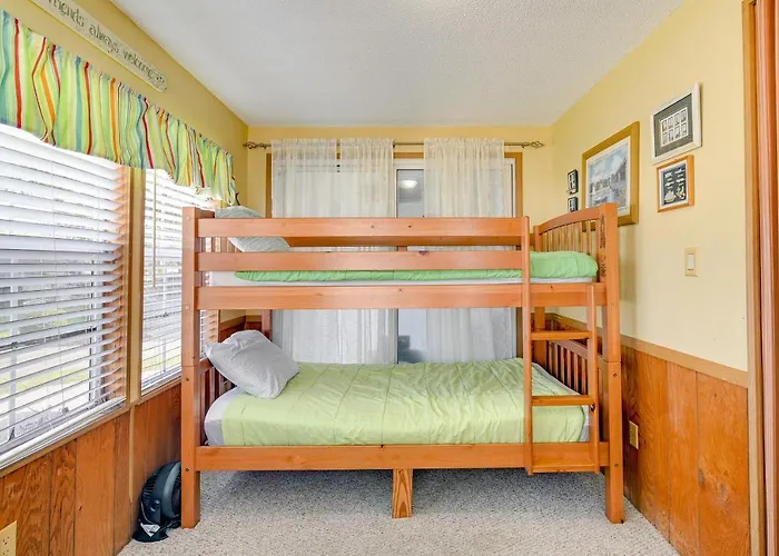 Surfside Beach Home With Community Perks Near Ocean!